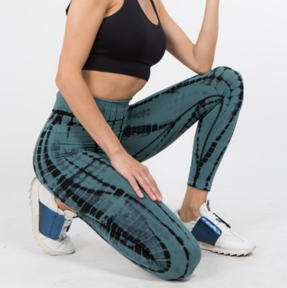 💥NWT! High Waist Tie Dye Compression Leggings - Picture 3 of 5